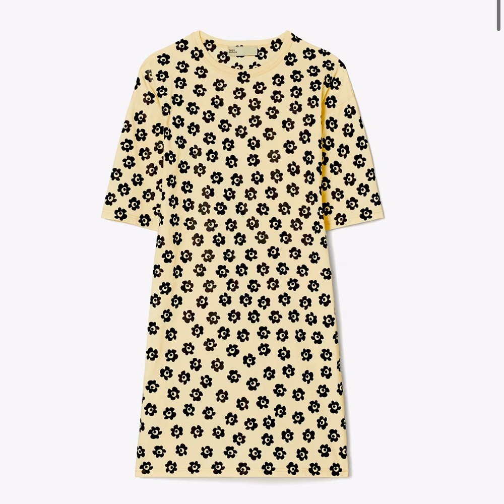 Flower Stencil T-Shirt Dress / French Cream / Black